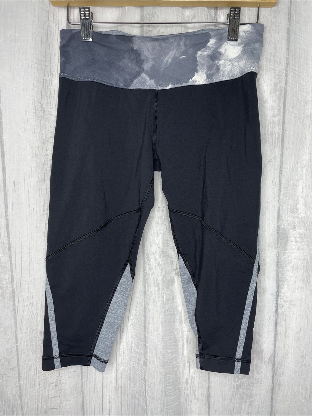 Lululemon capri pant size 6